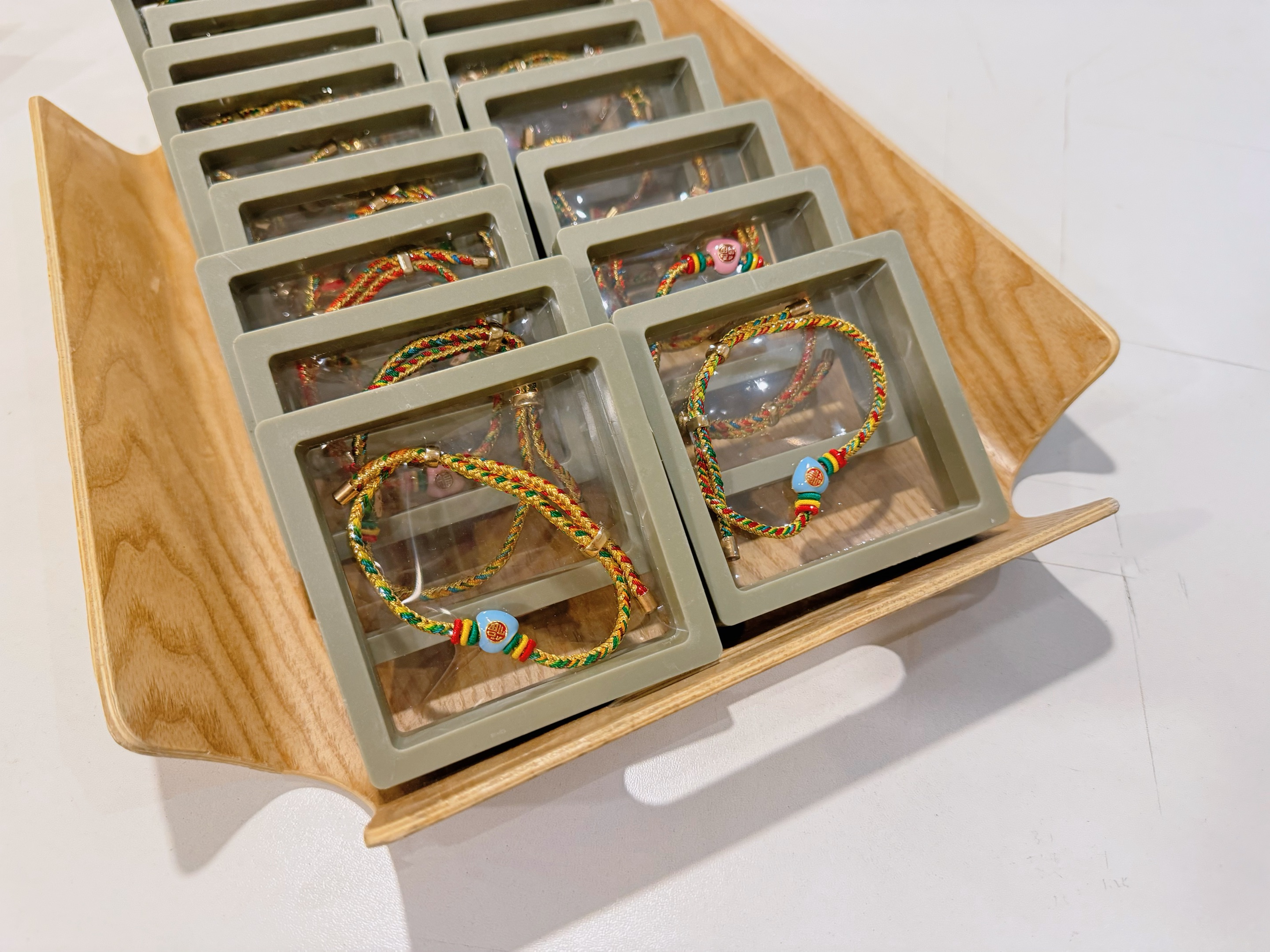 d230a6f5-a0c1-43af-b884-5d2cb65f2c4e d230a6f5-a0c1-43af-b884-5d2cb65f2c4e